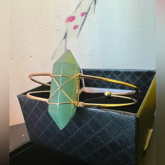 1pc Natural Healing Gemstone Column on Adjustable Gold Colour Bracelet - Picture 3 of 6